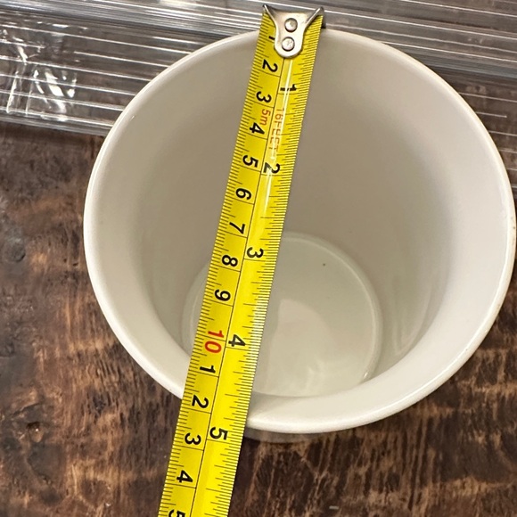 Le Creuset Classic White Stoneware Holder - Picture 3 of 4